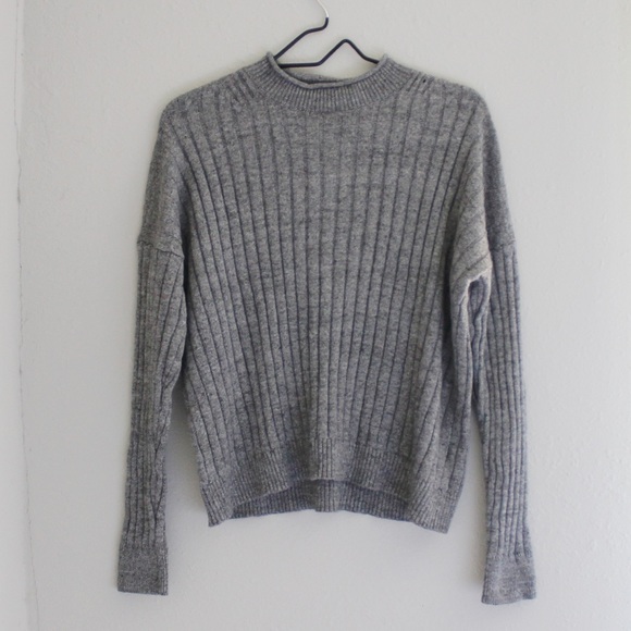 Abercrombie & Fitch Sweaters - A&F Grey sweater - Size M 🌿